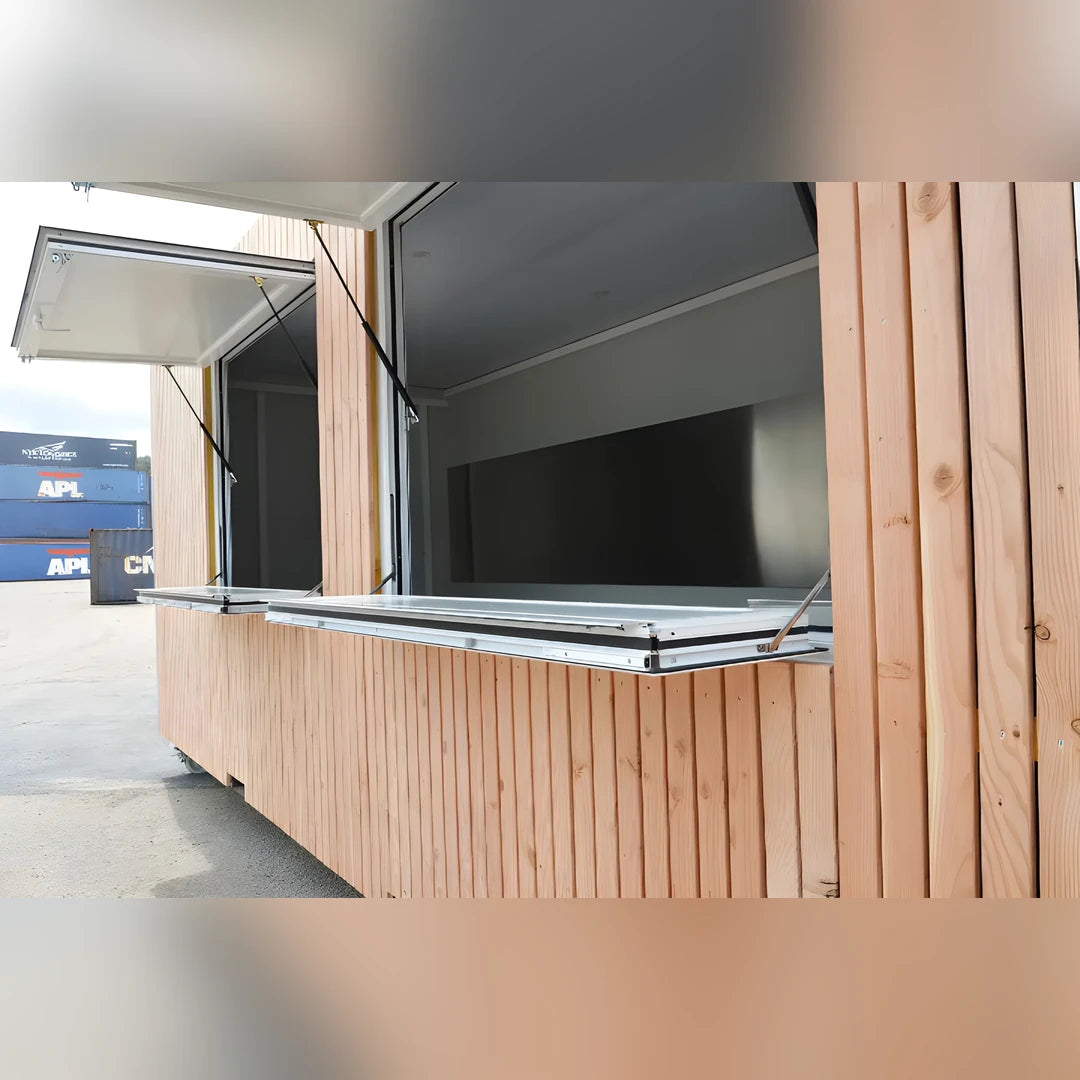 Bungalow modulaire Eurocontex – fenêtre ouvrant en auvent avec comptoir bardage bois, vue détail