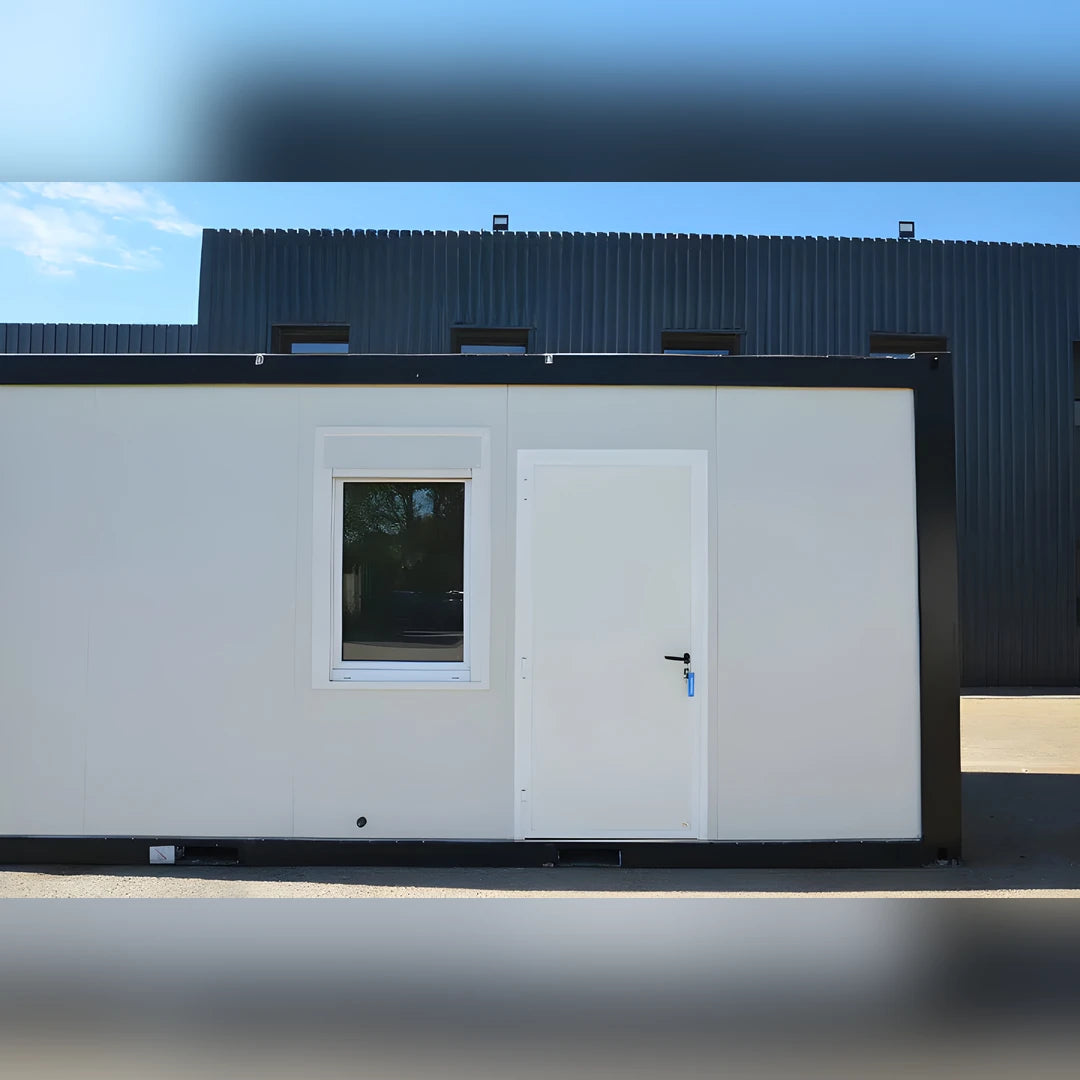 Bungalow bureau Eurocontex – vue de face, panneau blanc avec fenêtre et porte métallique