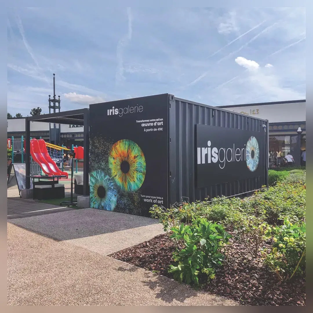 Container bulle de vente aménagé Eurocontex – kiosque commercial noir avec pergola et terrasse